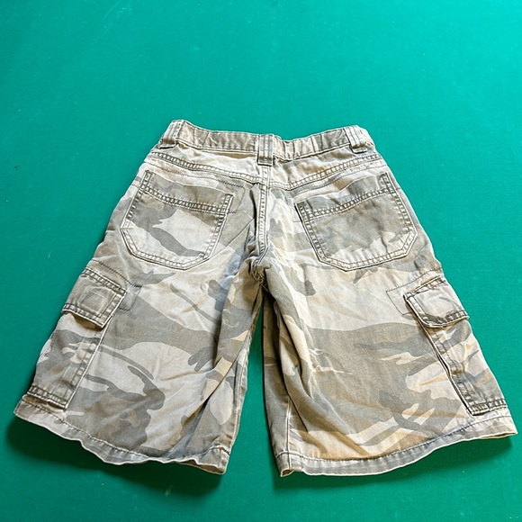 Boys cargo shorts, sz10, camouflage - Picture 4 of 5